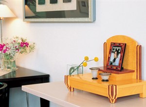 モダンな仏壇なのに、なぜ高いの？サムネイル
