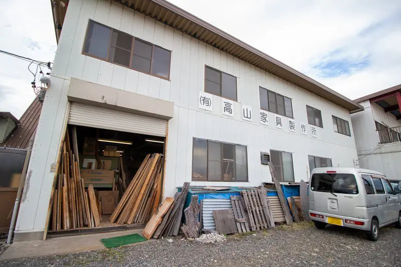 山に囲まれた工房で