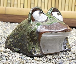 しがらきやき蛙置物　陶器カエル　かえるおきもの