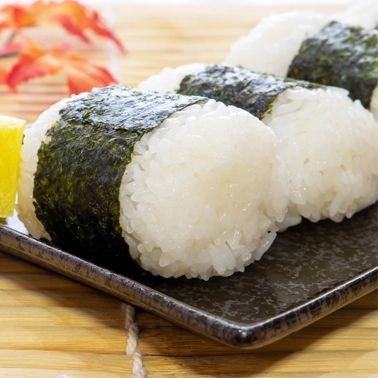 おにぎりに巻いて楽しむ味付け海苔