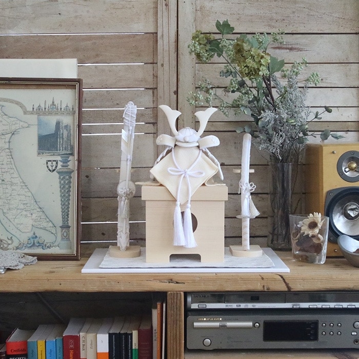 兜飾りと衣装セット　未使用に近い 兜、鎧、子供大将などの様々なセットを販売。組み合わせ自由な