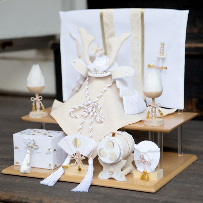 兜飾りと衣装セット　未使用に近い 兜飾りと衣装セット 未使用に近い