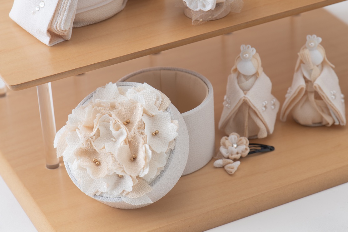 京都夢み屋【白粋-HAKI- 二段雛飾り 夢衣】 コンパクトで